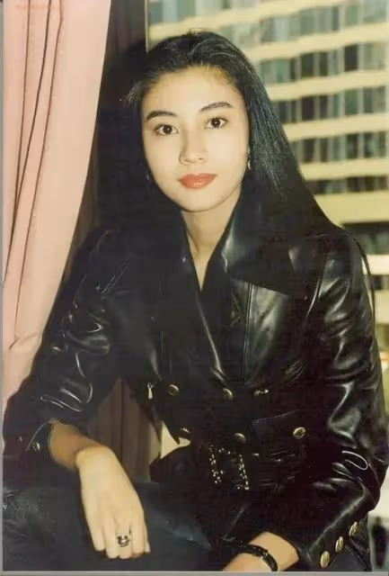 李嘉欣立春曬照:明顯修圖拉長身高對顏值不自信,53歲老了很傷感