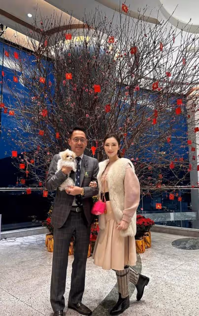 李嘉欣立春曬照:明顯修圖拉長身高對顏值不自信,53歲老了很傷感