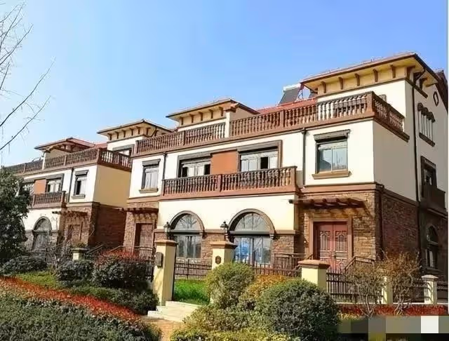 戴璐的後半生還是和鏢哥在一起度過，韋哥落寞退場