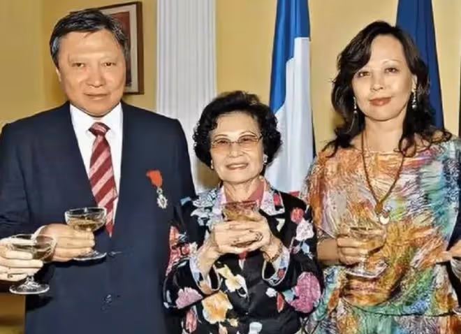 香港千億豪門舉辦婚禮!新娘顏值引熱議,家族成員鬧不和多人缺席