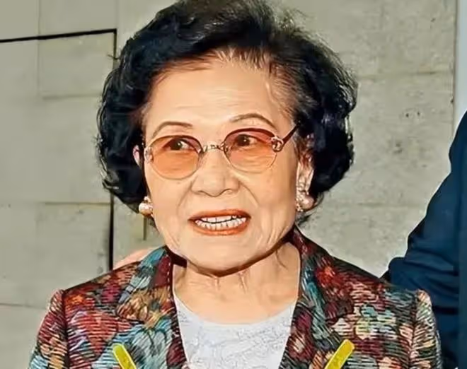 香港千億豪門舉辦婚禮！新娘顏值引熱議，家族成員鬧不和多人缺席