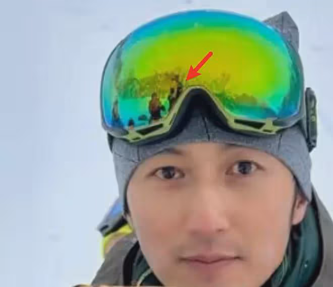張柏芝與男子牽手逛街，為兒子買鞋打遊戲，男子與一家人相處和諧