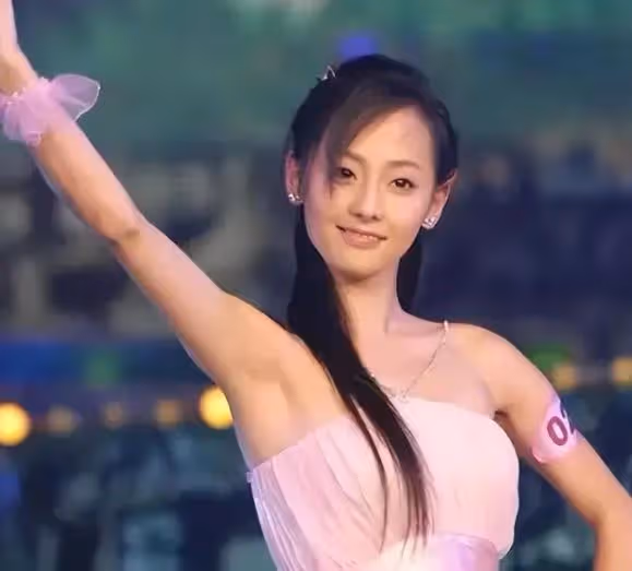 張嘉倪:9歲獨自北漂學舞蹈,19歲出道即巔峰,現如今婚姻遭變故