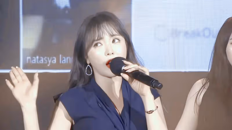 她曾被譽為「微胖女神、商演女王」,卻因學歷造假跌落神壇