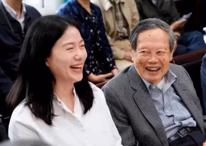 網傳楊振寧讓翁帆在40歲時凍卵替她想好未來,而翁帆也做好準備了