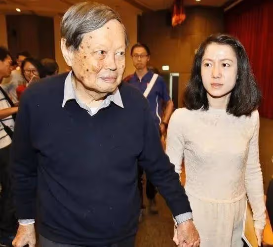 網傳楊振寧讓翁帆在40歲時凍卵替她想好未來,而翁帆也做好準備了