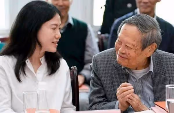 網傳楊振寧讓翁帆在40歲時凍卵替她想好未來,而翁帆也做好準備了