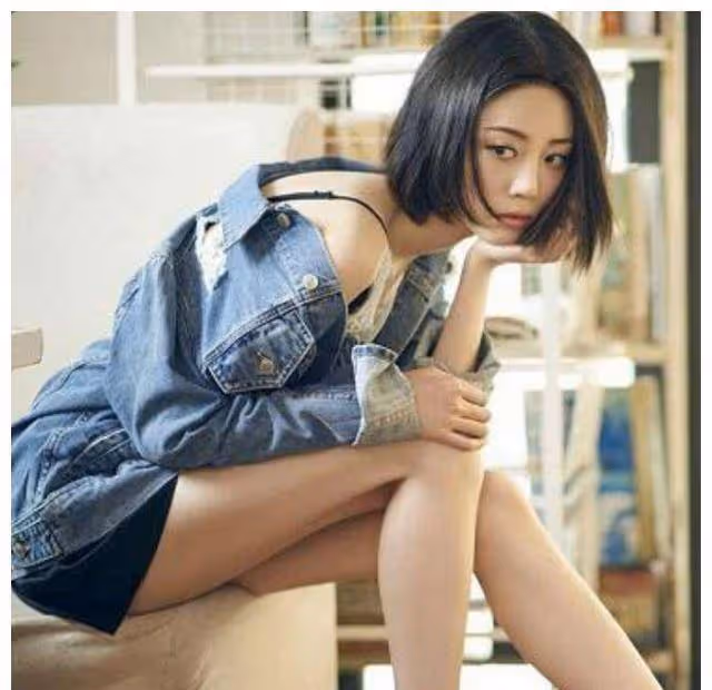 李溪芮：從明星到網紅，一手好牌打得稀爛，離開楊冪一事無成