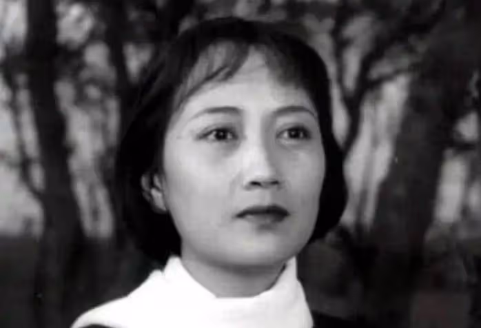 88歲的王曉棠，如今眼中依舊有光，對演藝事業愛的深沉
