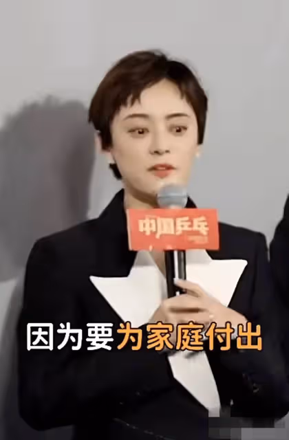 孫儷跟鄧超購物帶4個保鏢大牌范十足站著虛弱像小老太 ,養生越養越老了