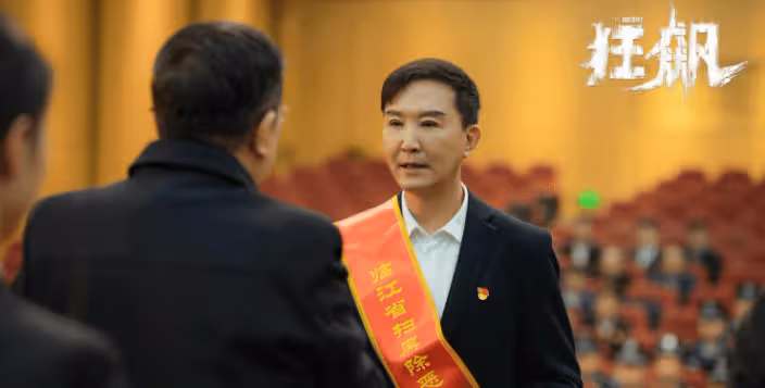 《狂飆》導演稱吳剛臉腫並非整容，全網欠吳剛一個道歉