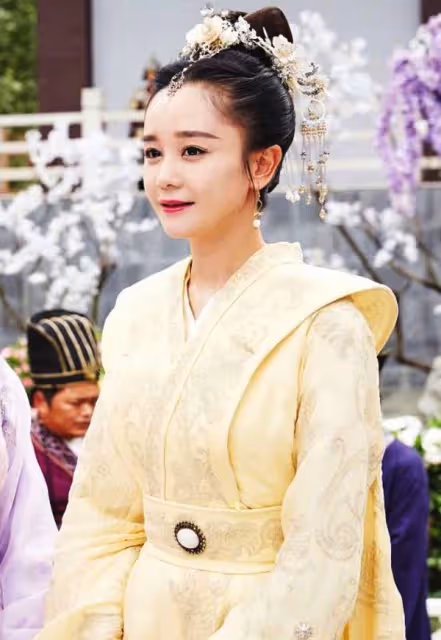 郭曉婷,終究逃不開苦相女星的怪圈,這四大女星的命運跟她一樣
