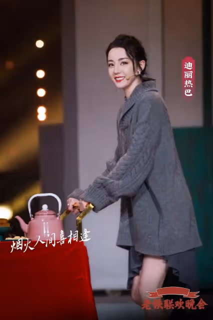 熱巴穿著大腹便便突然返璞歸真,網友:能看到肚子了