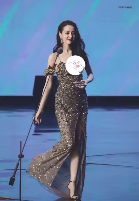 熱巴穿著大腹便便突然返璞歸真,網友:能看到肚子了