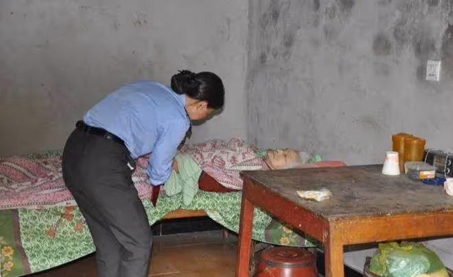 婆婆住院想吃湯圓!我親手包好「帶來醫院」「聽到婆婆跟護士說話」我直接扔進垃圾桶