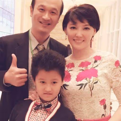 姊弟差12歲!本土劇反派一姊「10年沒避孕」40歲才產女 甜嫁地主「夫妻經營2千坪民宿」為愛引退