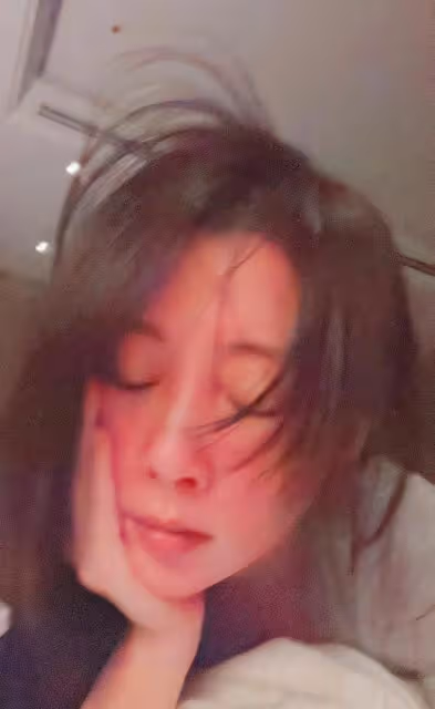 43歲殷桃爆深夜醉酒照，秀髮凌亂滿臉通紅，放飛自我網友喊話刪除