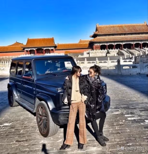 狂飆全員爆火，女主李一桐為何被小配角壓風頭？這張照片成導火索