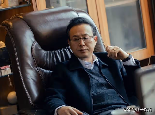 狂飆全員爆火,女主李一桐為何被小配角壓風頭?這張照片成導火索