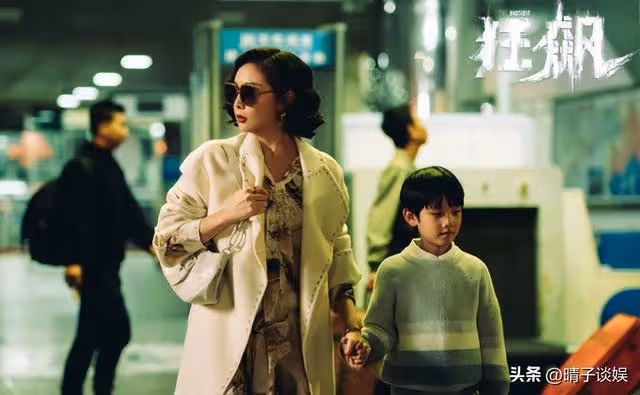 狂飆全員爆火,女主李一桐為何被小配角壓風頭?這張照片成導火索