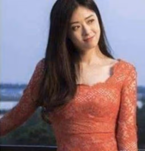 「肉嘟嘟」的蔣欣,如今變鵝蛋臉只有90斤,和靳東拍戲細腿搶鏡