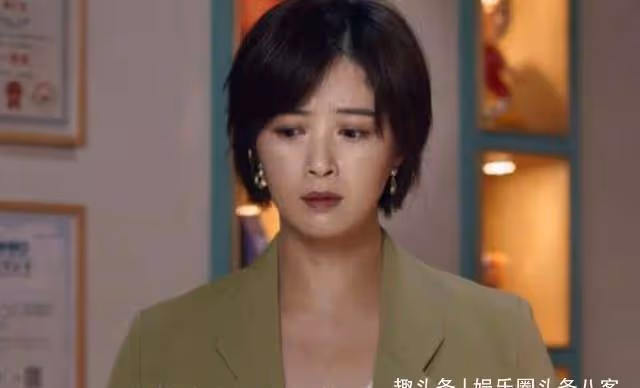 「肉嘟嘟」的蔣欣,如今變鵝蛋臉只有90斤,和靳東拍戲細腿搶鏡