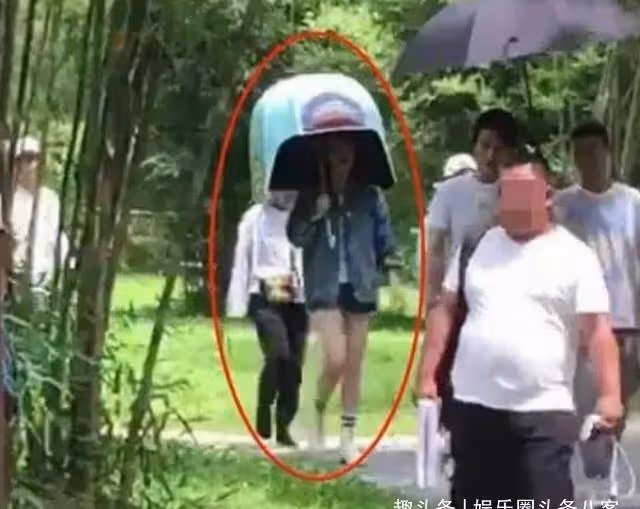 「肉嘟嘟」的蔣欣,如今變鵝蛋臉只有90斤,和靳東拍戲細腿搶鏡
