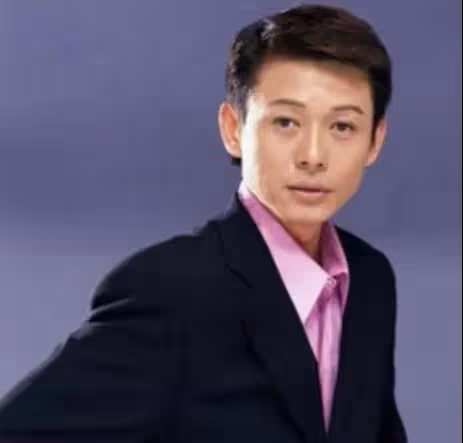 主持人程前:在我14歲的時候,突然發現我的叔叔才是我的親生爸爸