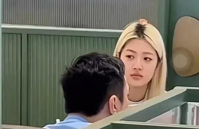 王思聰疑似同時交往兩個女朋友,住18萬一晚酒店,三人吃飯很和諧