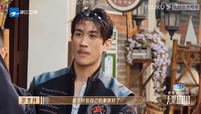 爾冬升錄節目發火,怒斥李治廷多嘴,用豆漿潑榮梓杉嚇壞女群演