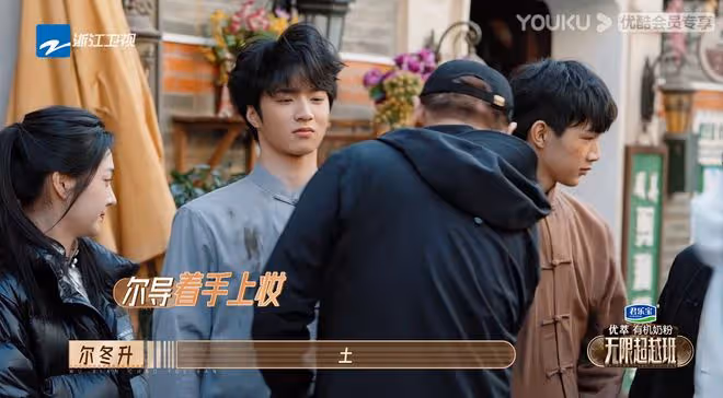 爾冬升錄節目發火，怒斥李治廷多嘴，用豆漿潑榮梓杉嚇壞女群演