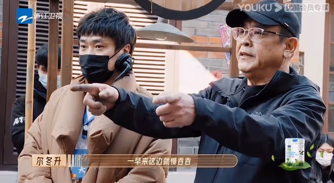 爾冬升錄節目發火，怒斥李治廷多嘴，用豆漿潑榮梓杉嚇壞女群演