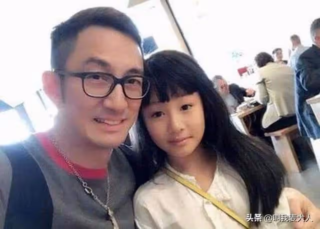 歷經8段情!58歲資深男演員「再婚娶小21歲嬌妻」 7年被敗光5億家產「離婚後愧對女兒」用愛彌補