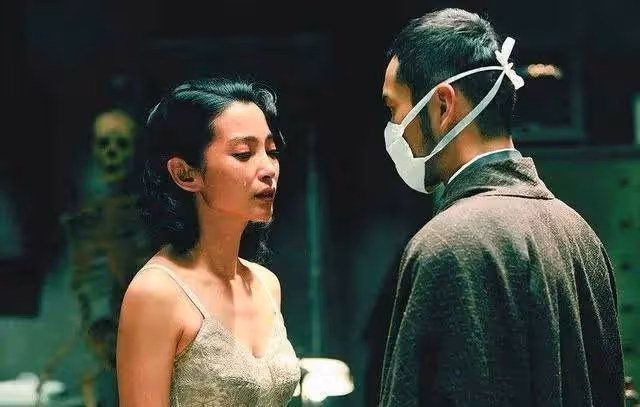 李冰冰近況曝光!乾癟老態、瘦到臉垮,病態的「假養生」就是自虐
