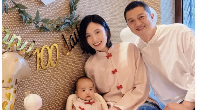 李亞鵬元宵節曬全家福，首次曝光女兒百日照，一家三口幸福洋溢惹人羨