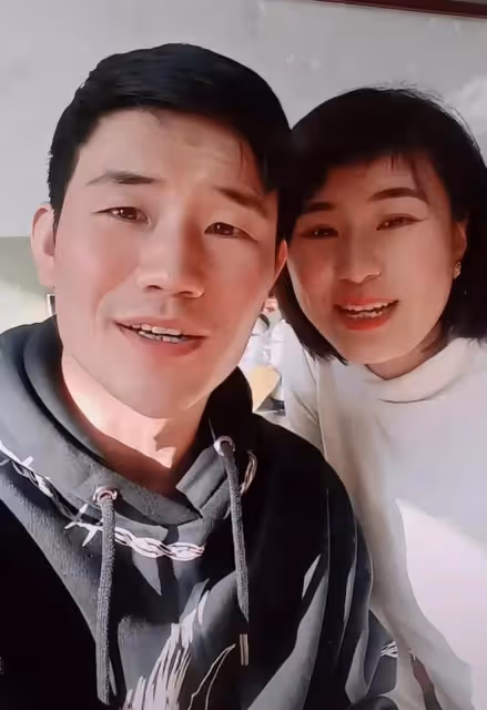 謝孟偉:收到了狂飆二的邀請,在家看劇本很興奮,這次不能再錯過