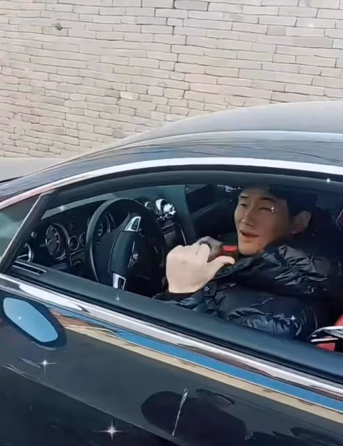 謝孟偉:收到了狂飆二的邀請,在家看劇本很興奮,這次不能再錯過
