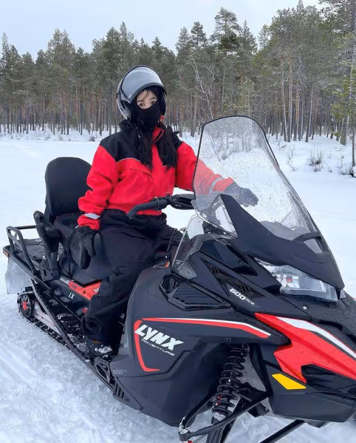潘瑋柏帶宣雲芬蘭度假:雪地里開豪車看極光,宣雲發文感謝老公
