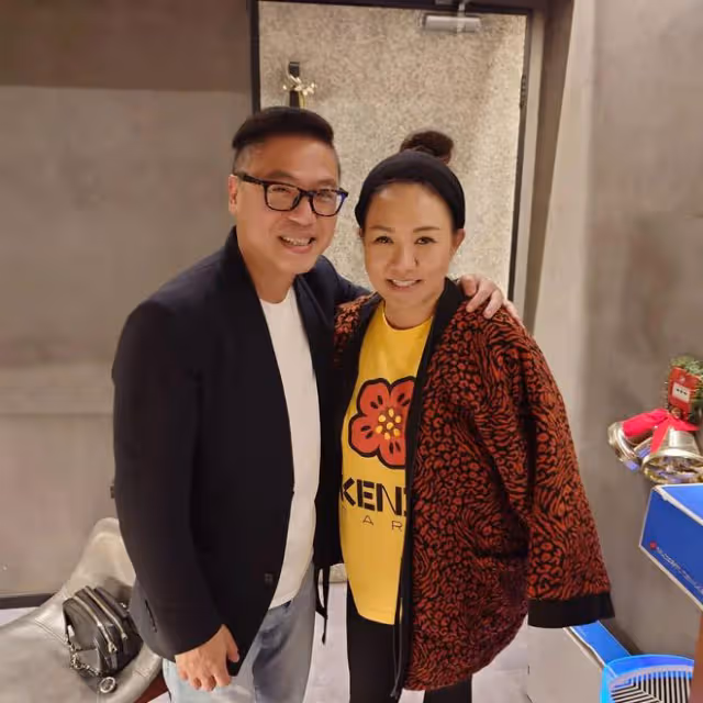 邵美琪為黎瑞恩慶生!50歲壽星發福變化大,豪門夢碎後單身多年