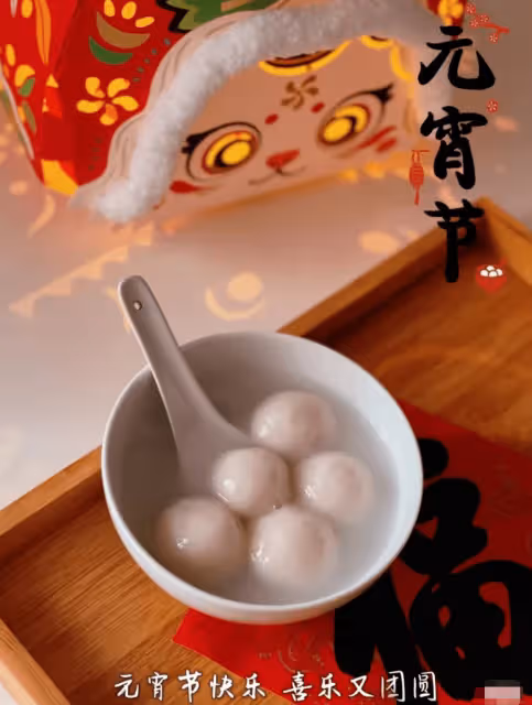 李亞鵬一家三口慶元宵,1歲夏夏開心放花燈,嬌妻被贊比王菲靠譜