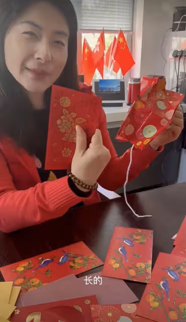 郭晶晶用紅包做燈籠,變廢為寶好節儉,母女對話英文粵語切換自如