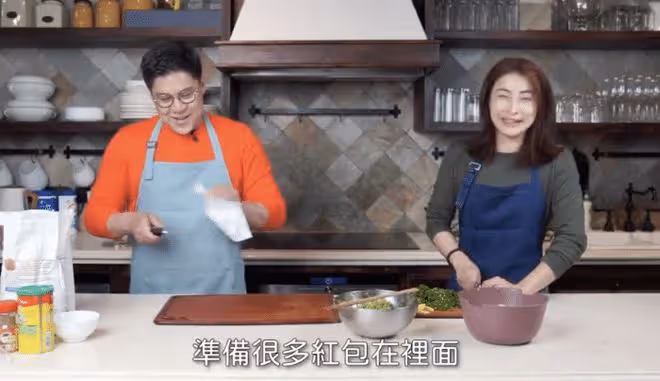 郭晶晶用紅包做燈籠,變廢為寶好節儉,母女對話英文粵語切換自如