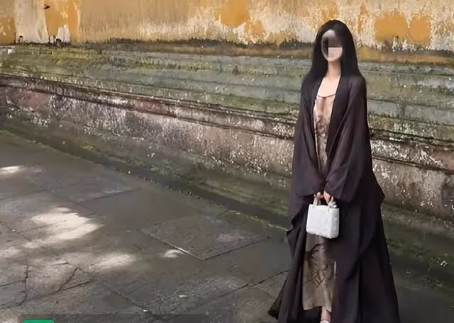 李小璐寺廟修行惹爭議