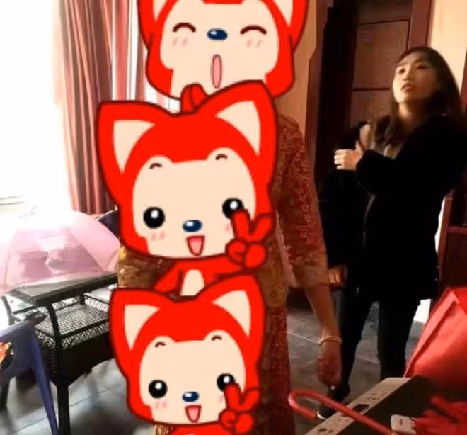 胡歌跟老婆最新合照流出,黃曦寧短髮出鏡,應該是個女強人