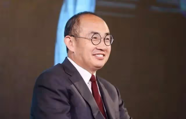 潘石屹清空國內資產後現身海外,人民日報評論一針見血。