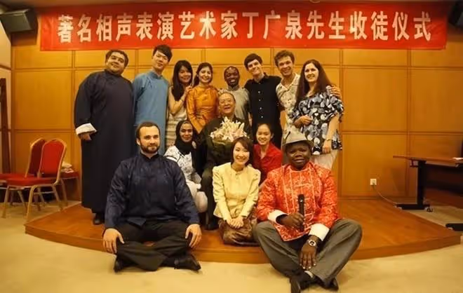 李白:最美的外籍女藝人,嫁給央視主持人,優化了遺傳因素