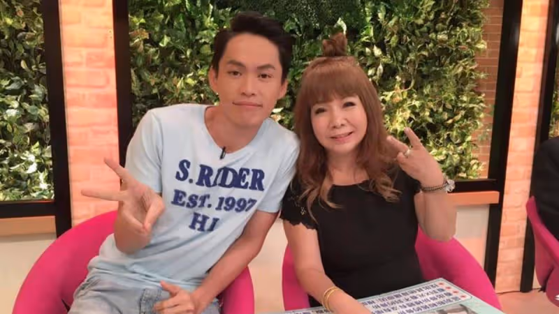 男星偕妻留台工作！明星阿嬤「一打四孫衝北海道」爽玩雪　畫面曝光「網讚最強阿嬤」