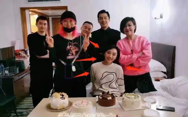 胡歌妻子身份曝光!嬌妻小11歲疑似結婚2年,二人合照超有夫妻相