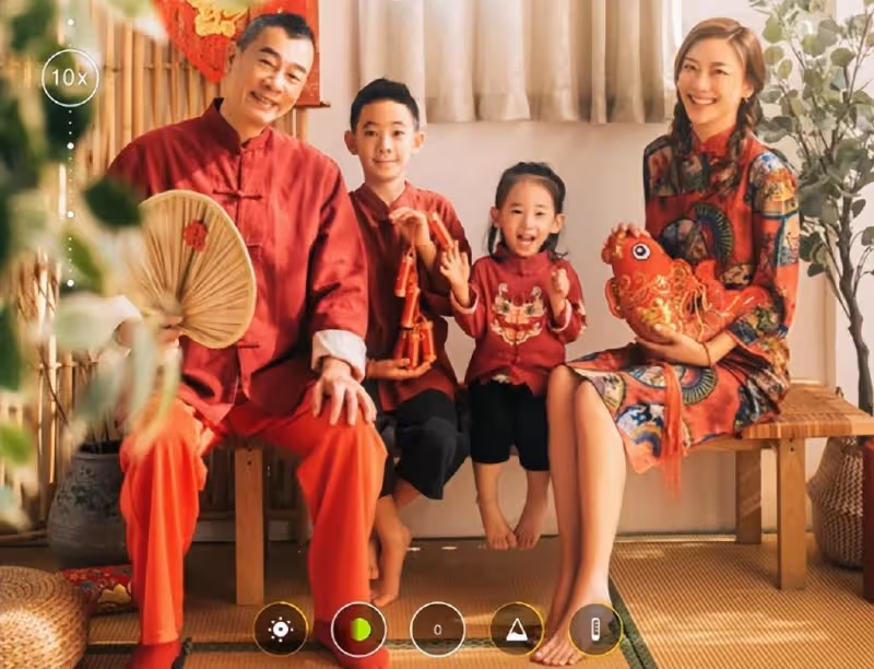 應采兒元宵節曬全家福,一家四口喜慶十足,兩個兒子都像陳小春