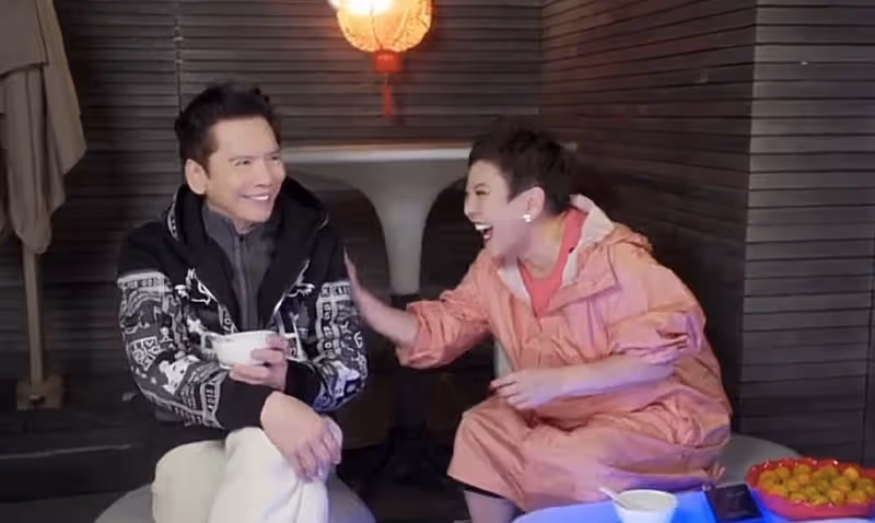 向太曬祖孫三代過元宵,郭碧婷向佐同框玩花燈,孫子孫女可愛出鏡